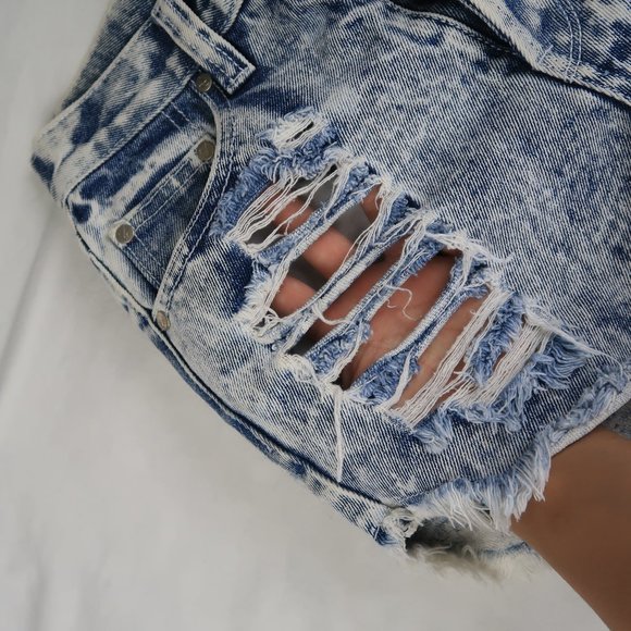 MINKPINK DENIM SHORTS - Picture 4 of 8